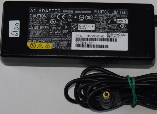 FUJITSU CP293662-01 AC ADAPTER 19VDC 4.22A USED 2.5 x 5.5 x 12mm